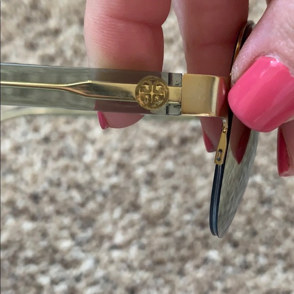 Tory Burch Sunglasses with Case - Picture 2 of 11